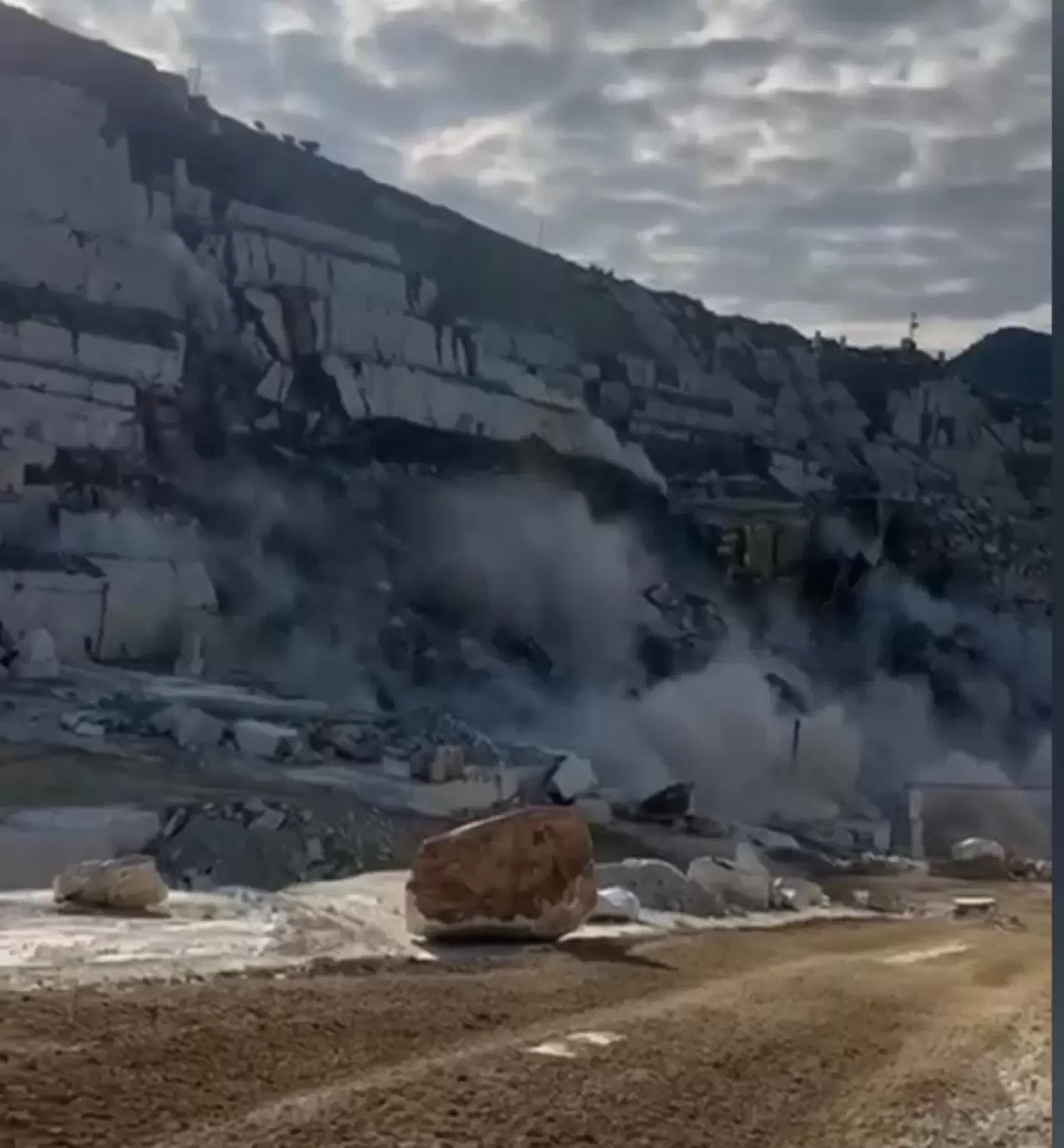 Balıkesir Marmara’da Mermer Ocağında Heyelan! Şans Eseri Can Kaybı Yok