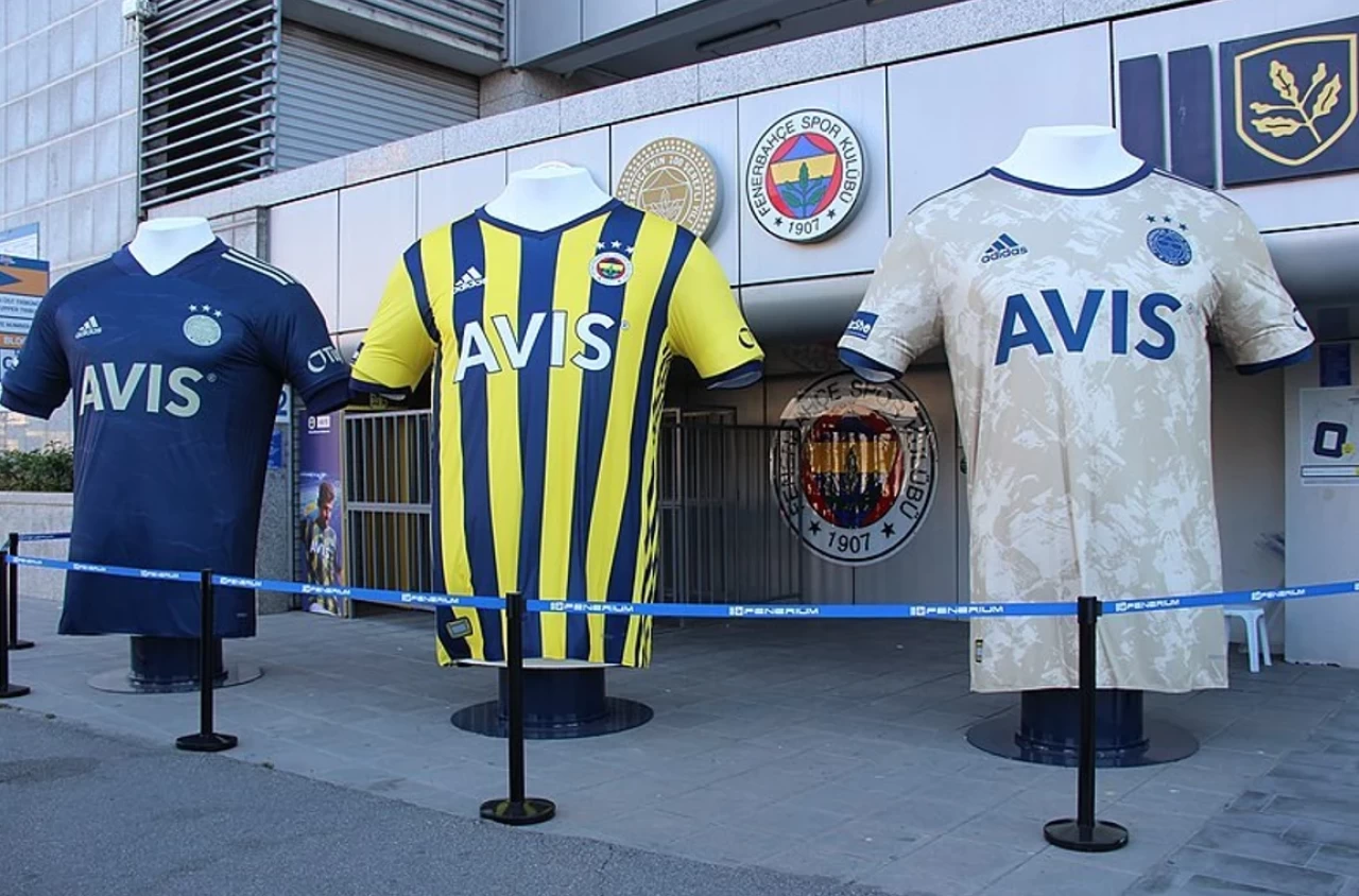 Fenerbahçe'nin Forma Sponsoru Adidas Oldu