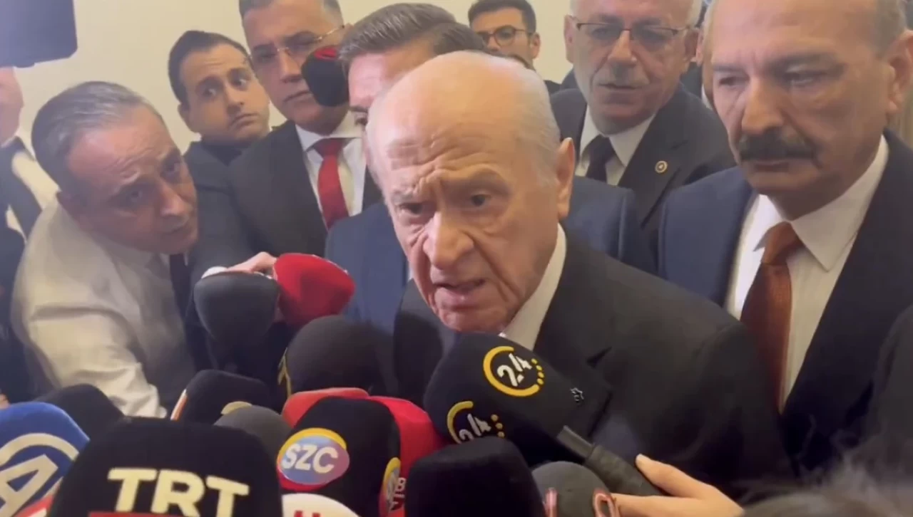 Devlet Bahçeli'den Gazetecinin 'Görüş Ayrılığı' Sorusuna Sert Yanıt: "Mesleğini Bırak!"