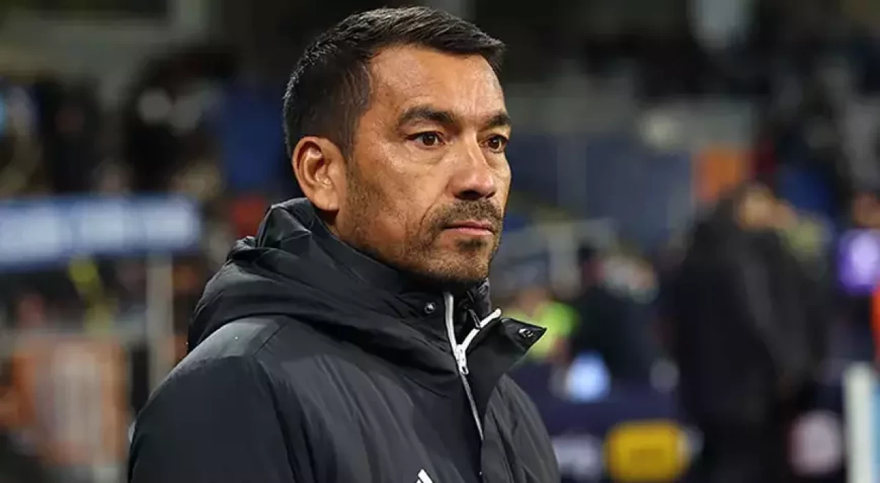 Beşiktaş'ta Deprem: Van Bronckhorst O İsimleri Seçti; 4 Oyuncuya Yol Göründü!