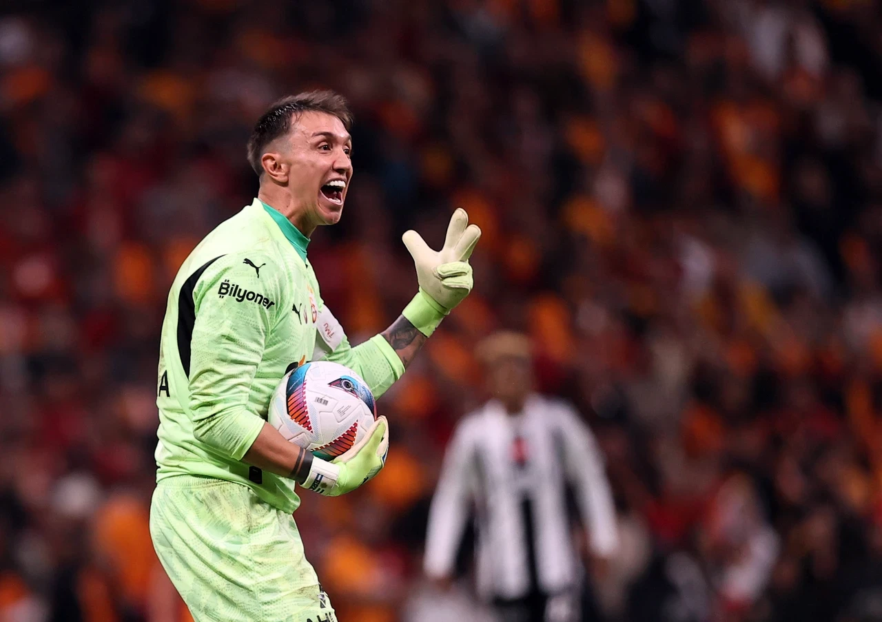 Galatasaray'ın Kalecisi Fernando Muslera Futbola Veda Etti!