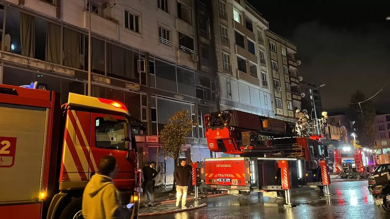 Esenyurt’ta Tekstil Atölyesi Yangını: 5 Bina Tahliye Edildi, Yaralıların Durumu Ağır