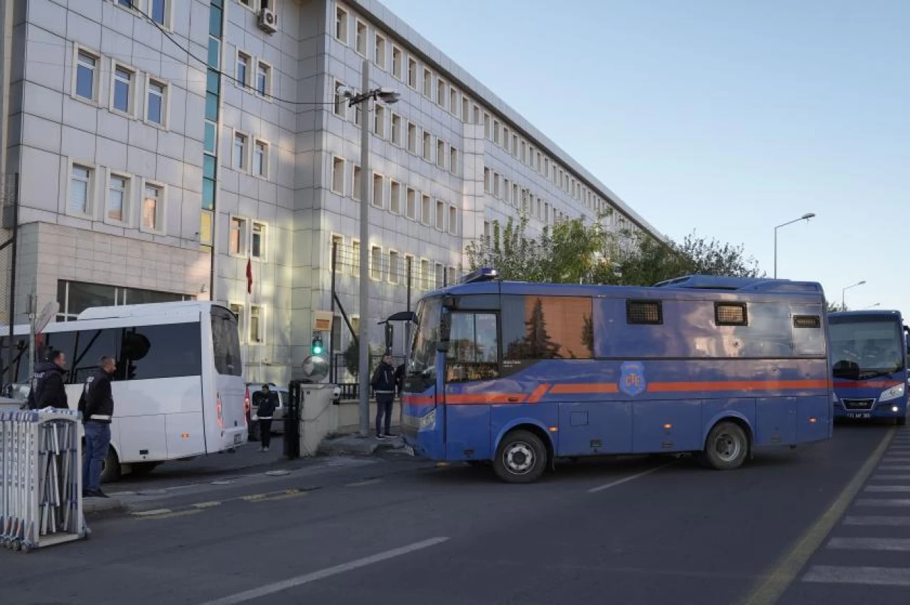 Narin Güran Cinayeti Davasında 2. Duruşma Günü: ‘Narin'den Gelen Koku’ Açıklaması Salonu Ayağa Kaldırdı