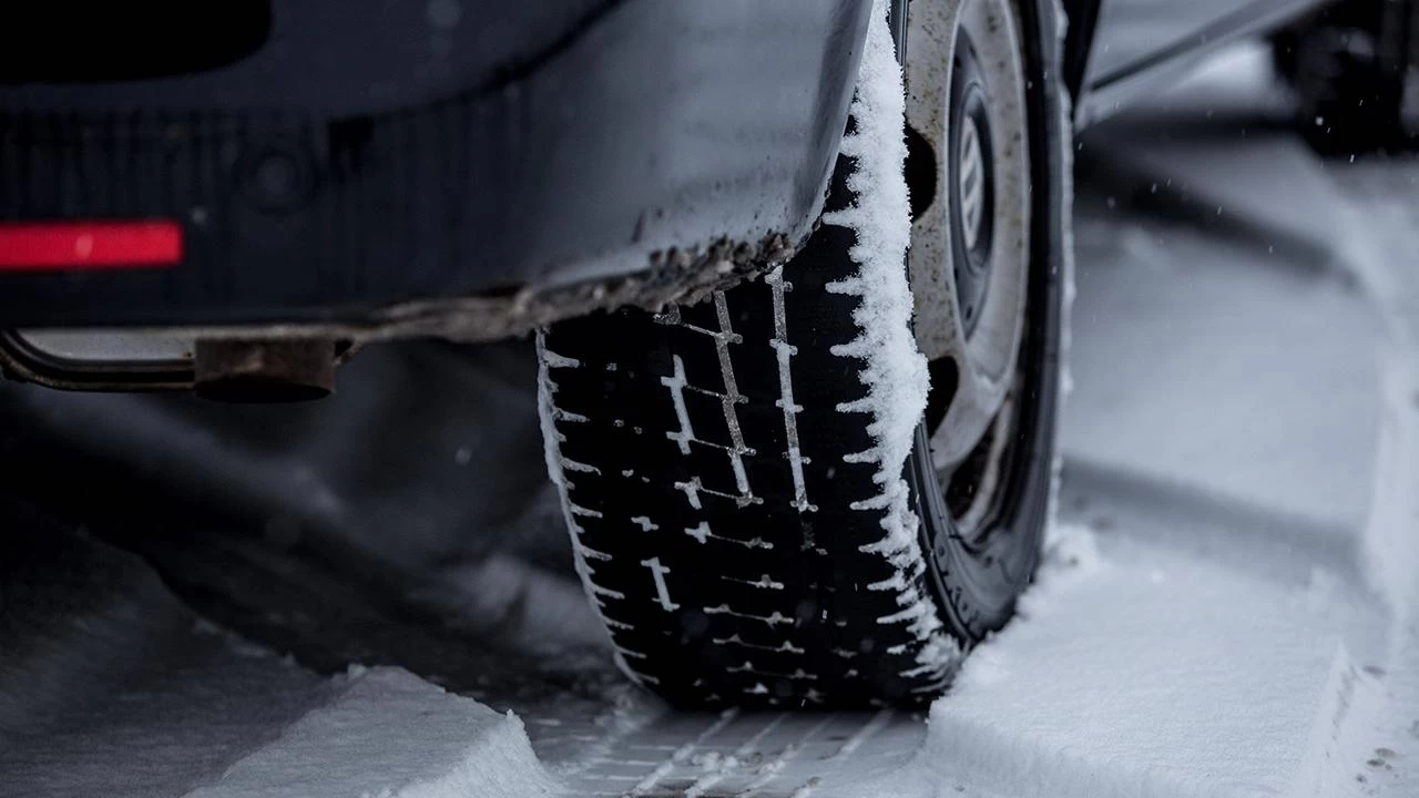 Trafiğe Çıkacaklar Dikkat! Zorunlu Kış Lastiği Uygulaması Yarın Başlıyor