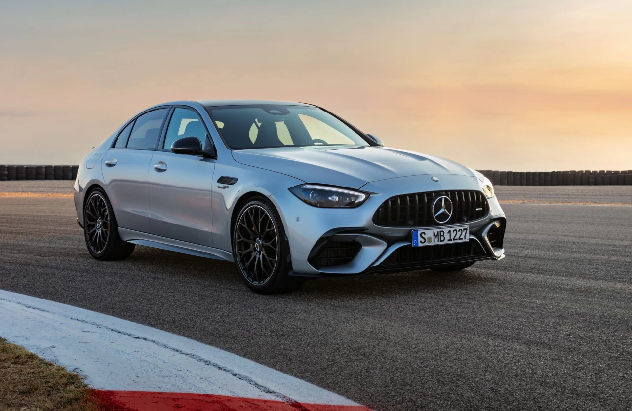 Mercedes AMG C63 SE Performance İlk Bakış: Hızla Dolu Teknoloji