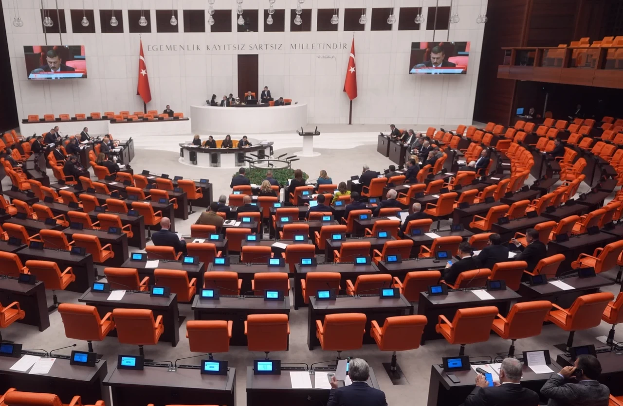 İktidar ve Muhalefet Arasında 'Kayyım' Krizi: Meclis Çalkalanıyor