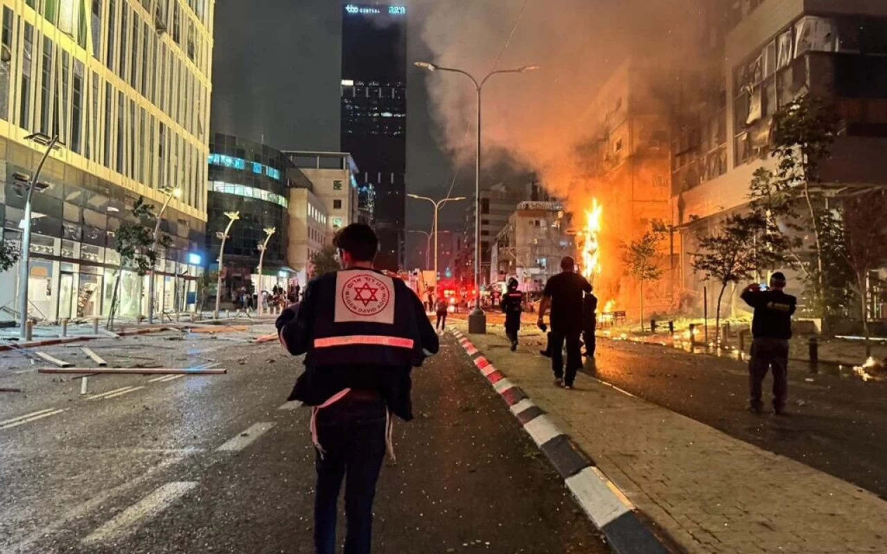 Lübnan, Tel Aviv'i Vurdu: Çok Sayıda Yaralı Var