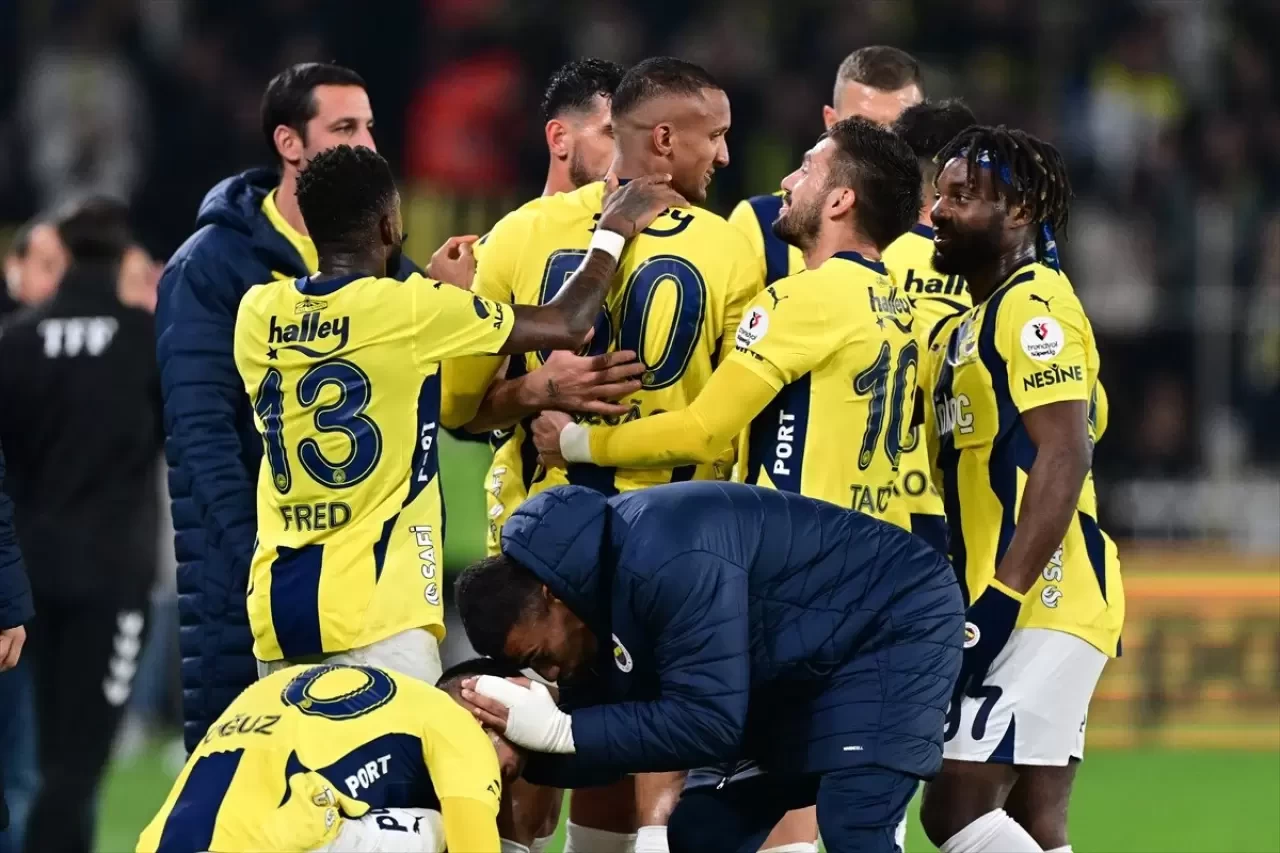 Süper Lig'in 14. Haftasında Fenerbahçe, Gaziantep FK'yı Mağlup Etti