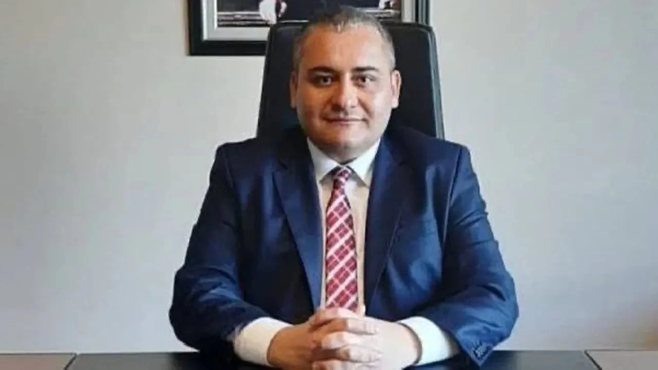 CHP'li Belediye Başkanından Babası İçin İş İsteyen Çocuğa Skandal Sorular: "Baban Rüşvet Alır mı?"