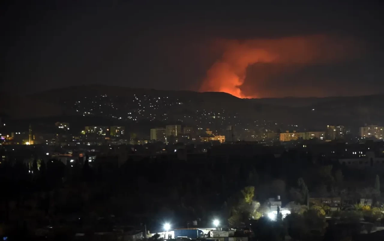 İsrail, Suriye'deki Hava Saldırılarına Acımasızca Devam Ediyor