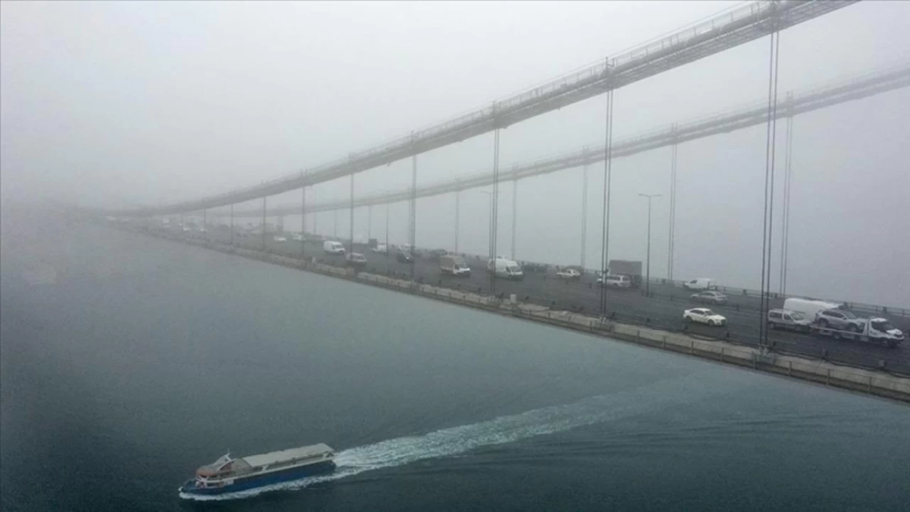 İstanbul ve Çanakkale Boğazında Yoğun Sis: Gemi Trafiği Askıya Alındı