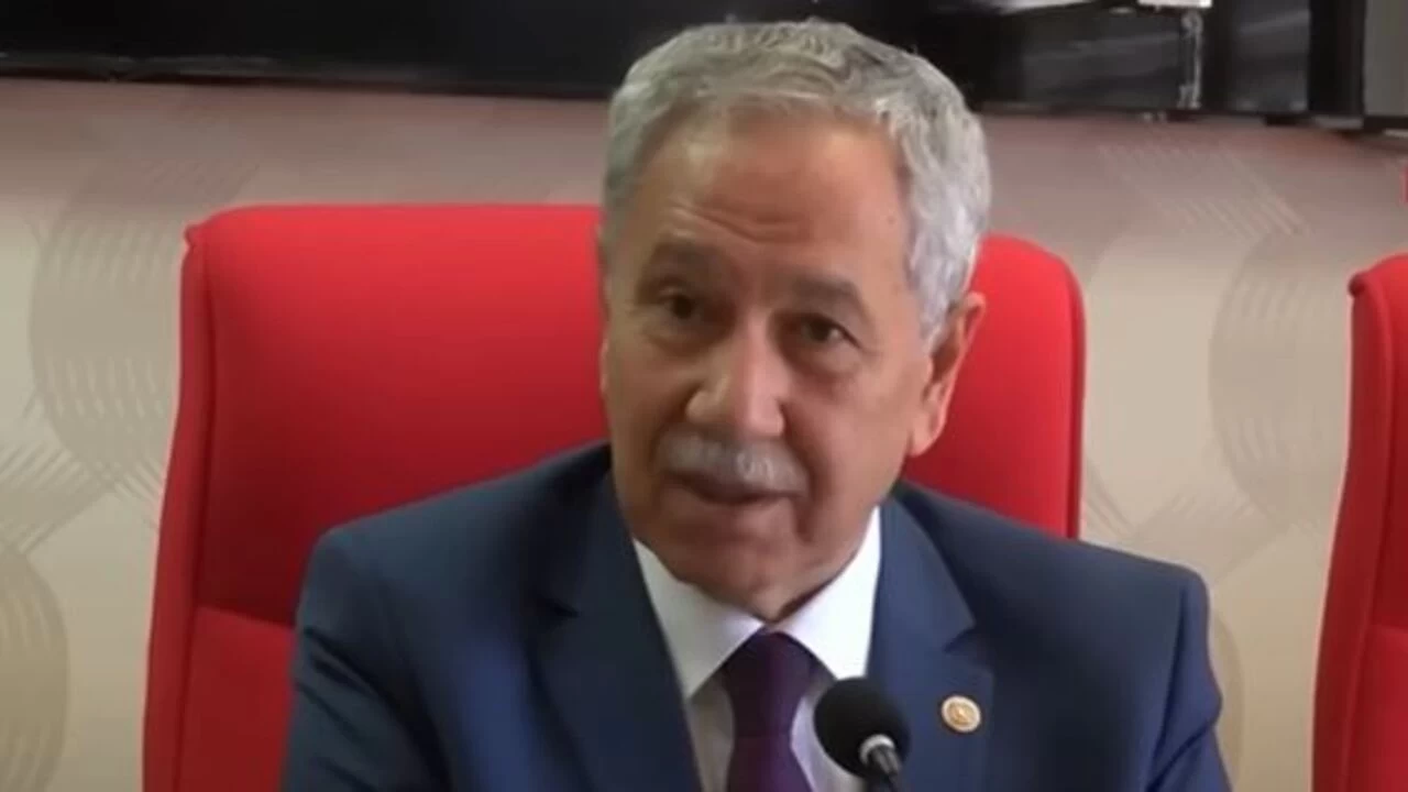 Bülent Arınç Sert Mesajlar Verdi! O İsimleri Açıkça Eleştirdi!