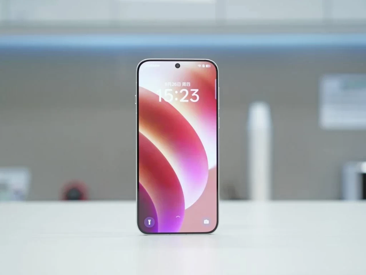 Oppo Find X8 Tasarımı Tıpkı iPhone! Bir Dinamik Ada'sı Eksik