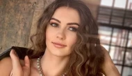 Burcu Özberk'in Fransa Tatilinden Yaptığı ‘Bornozlu’ Paylaşıma Beğeni Yağdı