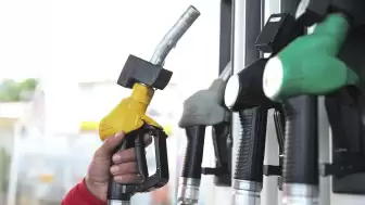 Akaryakıt fiyatlarına yeni zam: Benzin ve motorin fiyatları artıyor