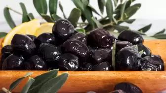 Açık Zeytin Nasıl Saklanır? Sağlıklı ve Uzun Ömürlü Tutmanın Yolları