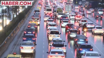 İstanbul'da Yoğun Sabah Trafik İle Başladı! Şehirde Araçlar Durma Noktasına Geldi