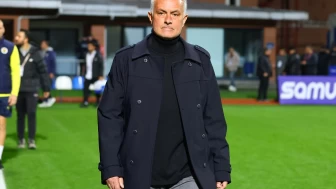 Eyüpspor’la Yenişemeyen Fenerbahçe’de Deprem: Mourinho Topun Ağzında!