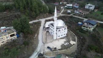 Suriye'ye Dönmeden Önce 12 Yıldır Yaşadığı Antakya'ya Cami Yaptırdı