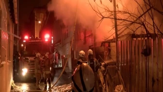 İstanbul Beyoğlu'nda Yangın: 1 Kişi Hayatını Kaybetti