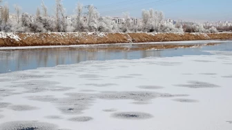 Sivas'ta termometreler eksi 23 dereceyi gördü: Kızılırmak Nehri kısmen dondu