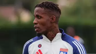 Wilfried Zaha Şahane Başlangıç Yaptı: Lyon'da İlk Maçta Asist Yaptı