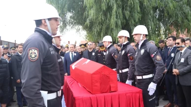 Şehit Polis Mehmet Tozun'un Cenazesinde Yürek Burkan Detay: 4 Yaşındaki Kızının Babasına Son Bakışı