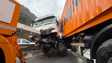 Sakarya'da Zincirleme Kaza: D-650 Karayolu Kilitlendi