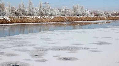 Sivas'ta termometreler eksi 23 dereceyi gördü: Kızılırmak Nehri kısmen dondu