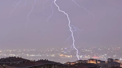 Kışlıkları Dolaptan Çıkarın, Şemsiyenizi Unutmayın! Havalar Soğuyacak, Sağanak Geliyor