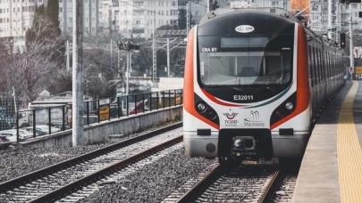 Marmaray'da Bir Kişi Raylara Atlayarak İntihar Etti!