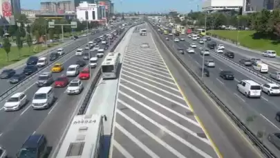 Metrobüs Hattında Yol Çalışması Başladı! İstanbul'da Trafik Arttı