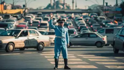 Sivil Polis Kendisine Yol Vermeyen Sürücüye Silah Çekti