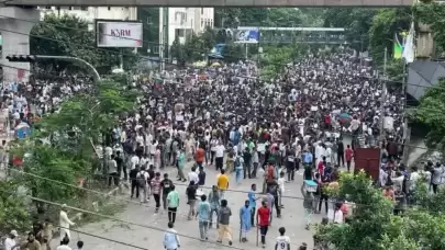 Bangladeş'te Hükümet Karşıtı Protestolar Can Aldı: 93 Ölü!