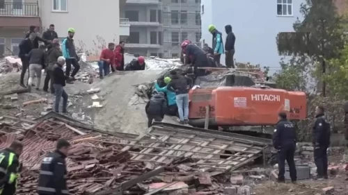 Malatya'da Kepçe Operatörü Enkaz Altında Kaldı! Kurtarma Çalışmaları Devam Ediyor