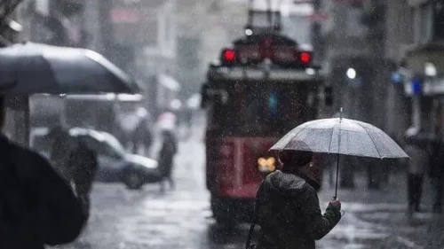 İstanbul için Gök Gürültülü Sağanak Uyarısı