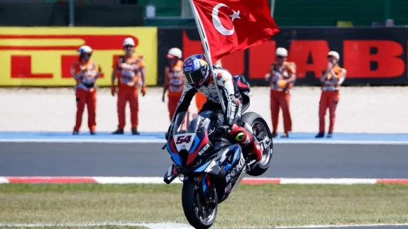 Toprak Razgatlıoğlu Tarih Yazdı! Dünya Superbike Şampiyonu Olarak Zirveye Çıktı!