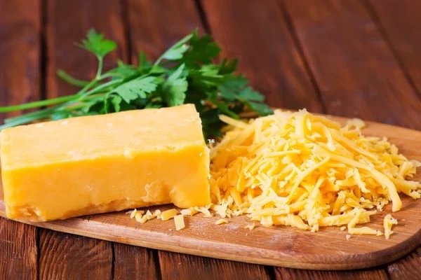 Cheddar Peyniri Hangi Sütten Yapılır? Cheddar Peyniri Hakkında Her Şey