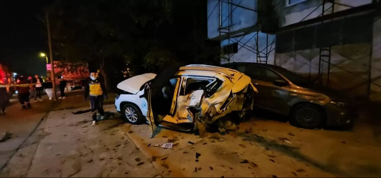 Sakarya'da ambulans zincirleme kazaya karıştı, ölü ve yaralılar var - 2. Resim