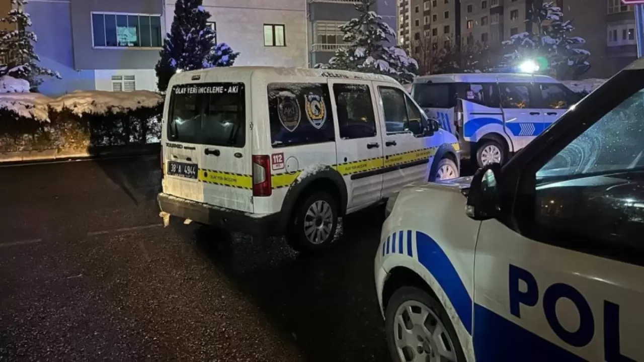 Kayseri'de komşuların kavgası kanlı bitti: 2 yaralı