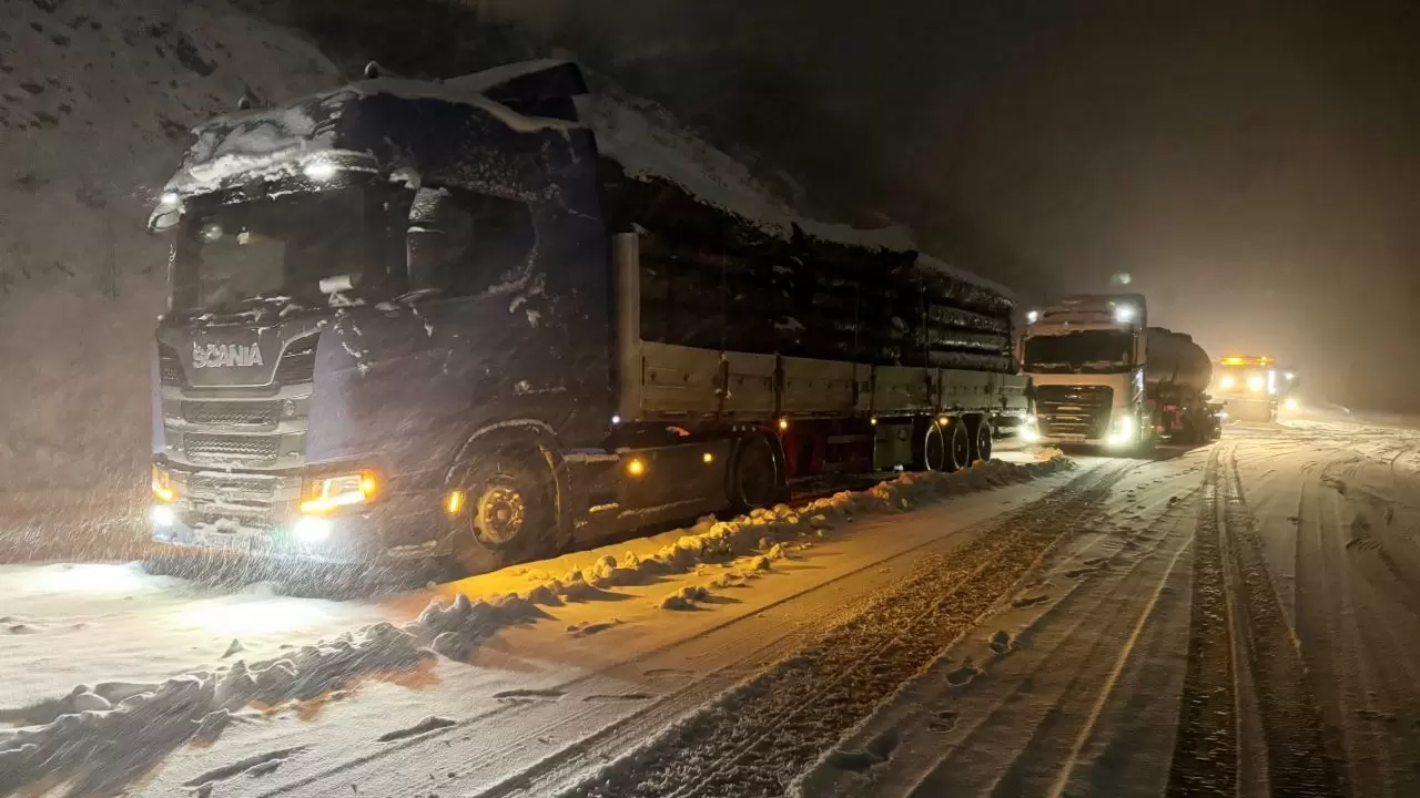 Ilgaz Dağı geçişinde ulaşıma kar engeli