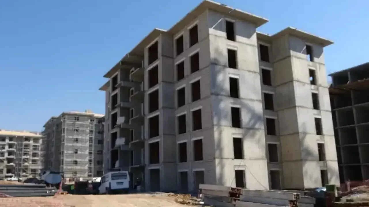 Depremde Tamamen Yıkılan Ebrar Sitesi Yeniden Yükseliyor