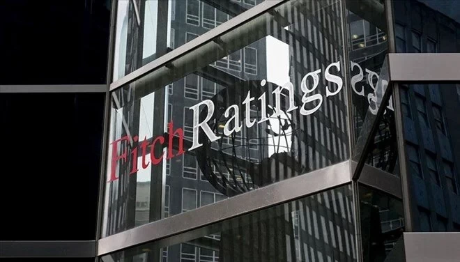 Fitch Ratings, Türkiye'nin kredi notunu 'B+'dan 'BB-'ye yükseltti